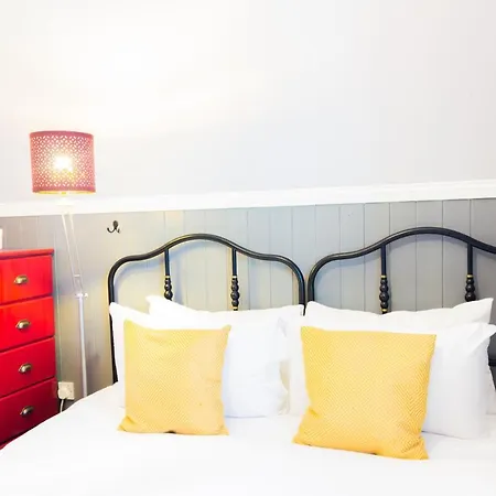 Guestready - Chic And Colourful Nelson'S Nest
